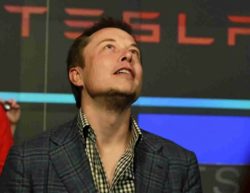Tesla: entro fine anno arriveranno le "auto a guida autonoma", parola di Elon Musk!