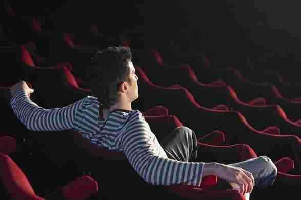 Andare al cinema da soli: 5 motivi per farlo | Parliamone