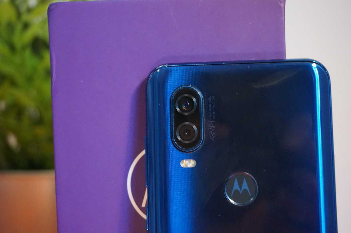 Recensione Motorola One Vision: 21:9 e foro per la fascia media