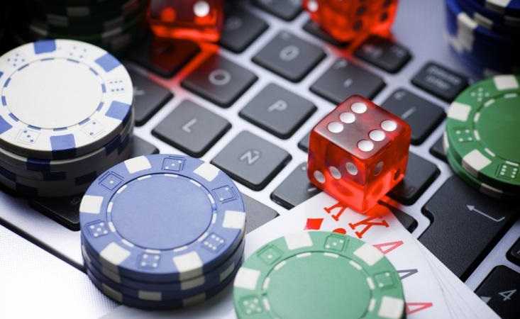 Stop a Slot, Lotto e SuperEnalotto. Ma il gioco d’azzardo continua online