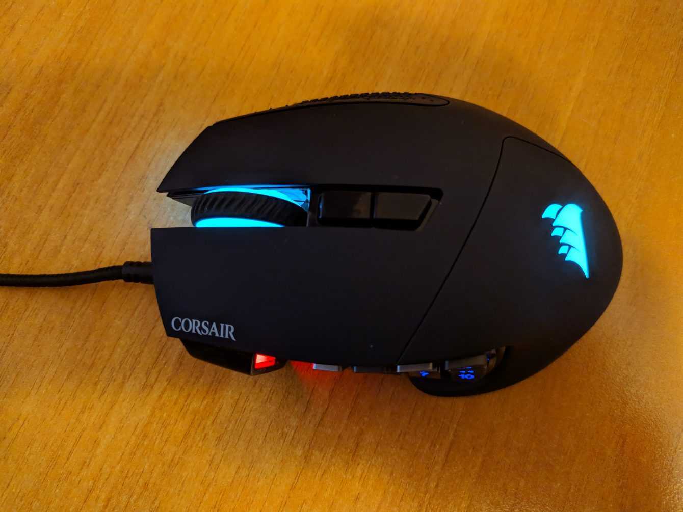 Recensione Corsair Scimitar RGB Elite: mouse da gaming