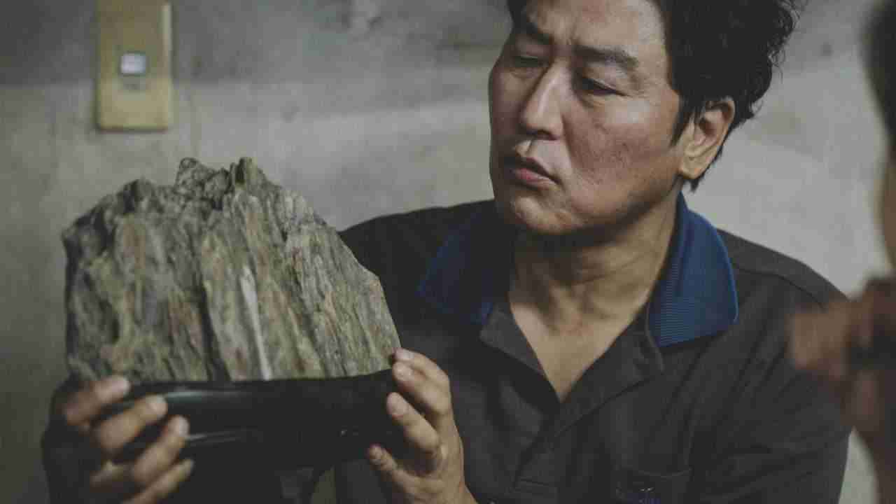 Recensione Parasite: oltre la commedia, al di là della tragedia