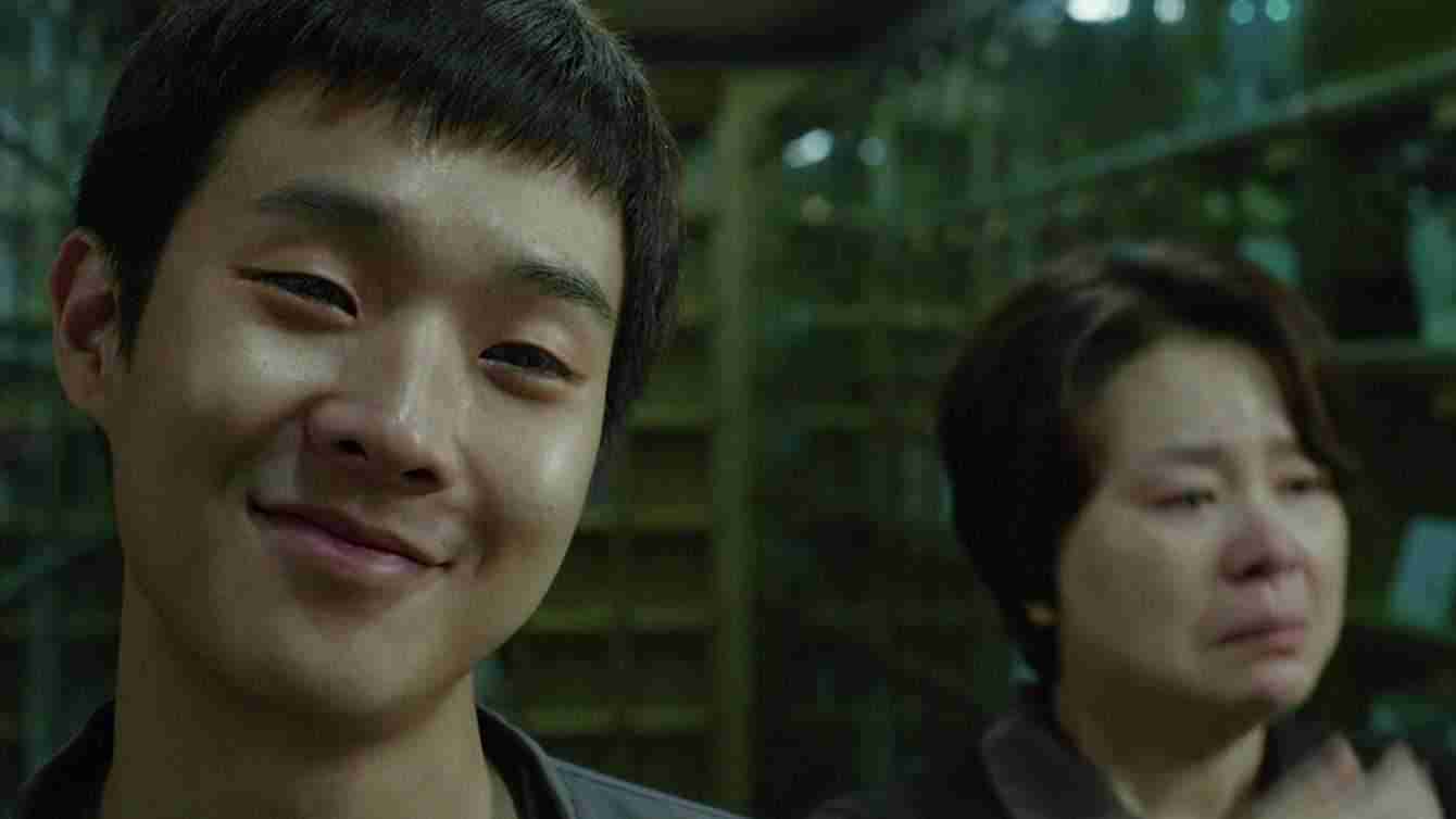 Recensione Parasite: oltre la commedia, al di là della tragedia