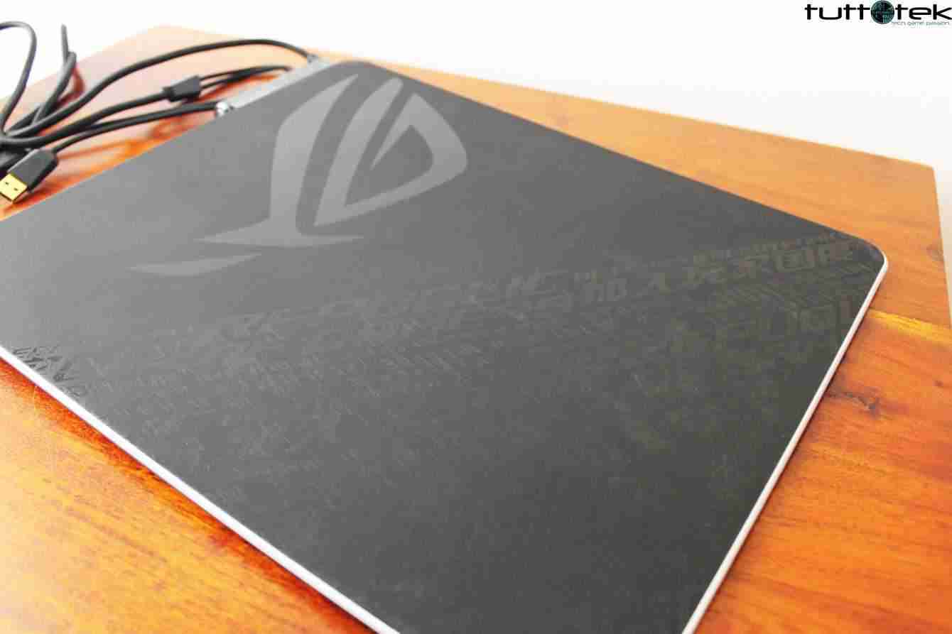 Recensione ASUS Rog Balteus Qi: il tappetino che vi ricarica i device