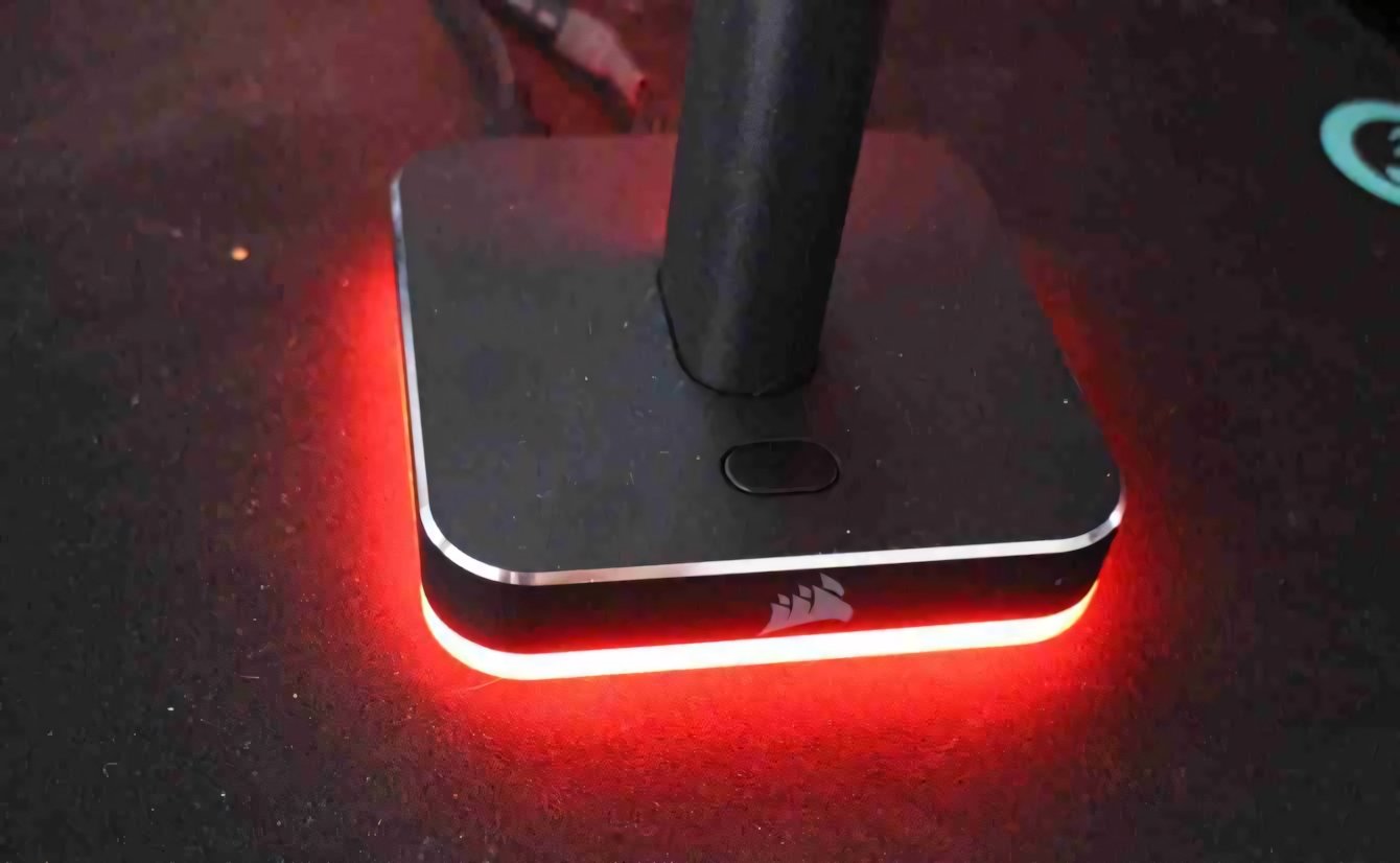 Recensione Corsair iCUE LT100: molto più che RGB