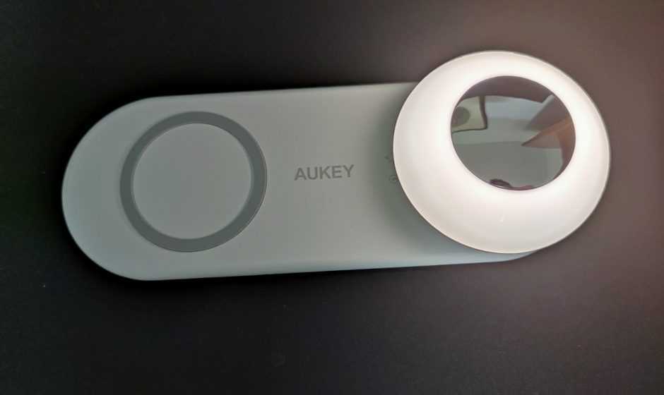 Recensione AUKEY LT-ST26: la lampada notturna con base di ricarica wireless