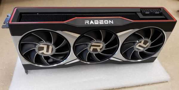 Radeon RX 6000: la GPU di AMD si mostra in foto