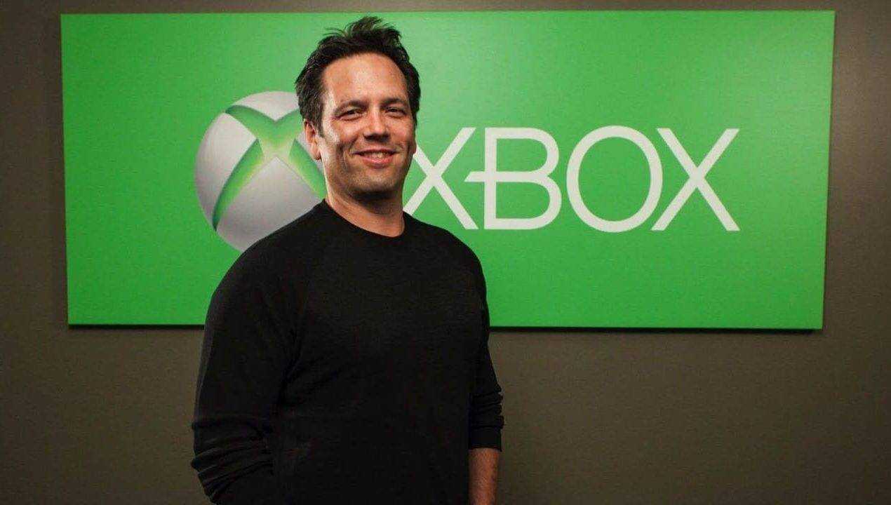 Phil Spencer praises DualSense and speculates on updates for the Xbox pad