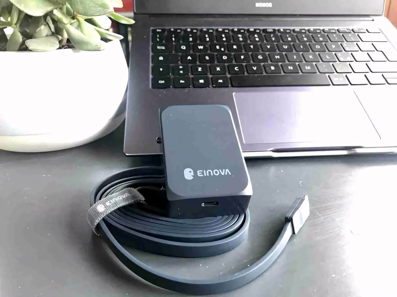 Recensione Einova Sirius 65W: caricatore universale compatto e performante