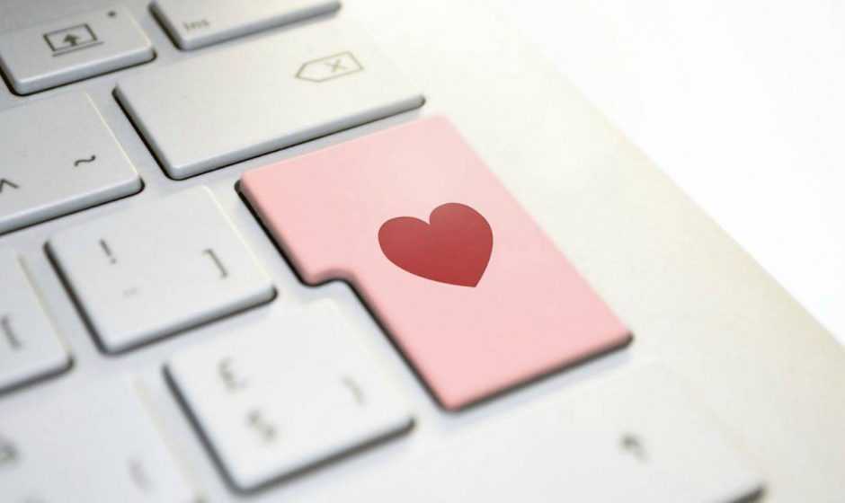 Come flirtare online: i 5 segreti che dovresti conoscere
