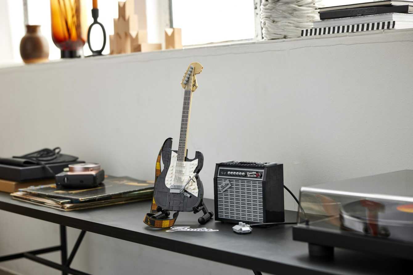 Ecco il nuovo set LEGO Ideas Fender Stratocaster!