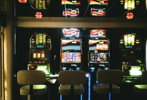 Slot machine terrestri e slot online: differenze e similitudini