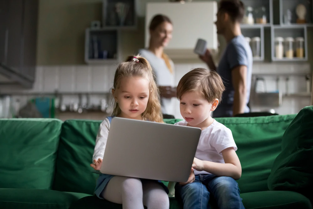 Come controllare i dispositivi dei figli adolescenti: 5 migliori app Android per monitoraggio parentale