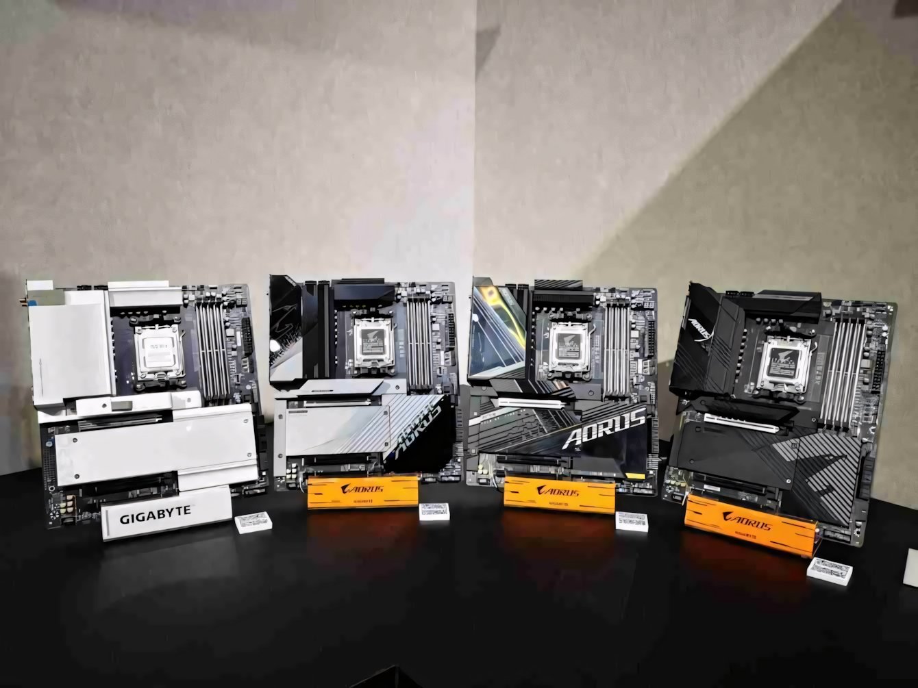 GIGABYTE presenta le schede madri AMD X670