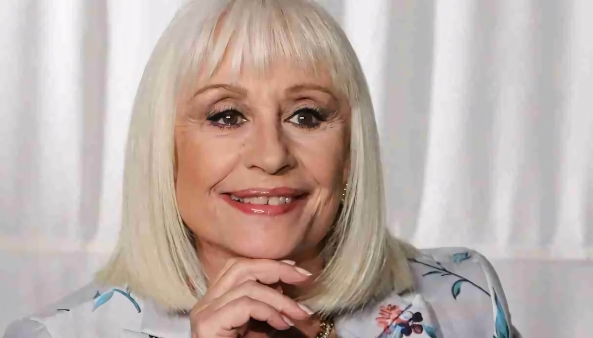 Raffa: in uscita al cinema, un film per celebrare Raffaella Carrà