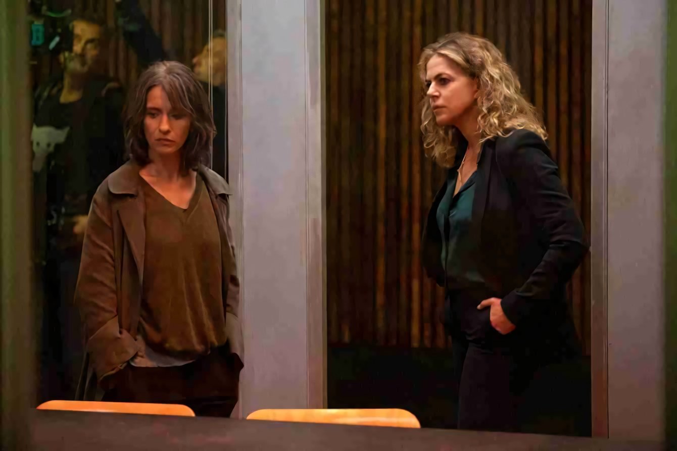 Netflix: annunciata la nuova serie crime "Sara" con Claudia Gerini