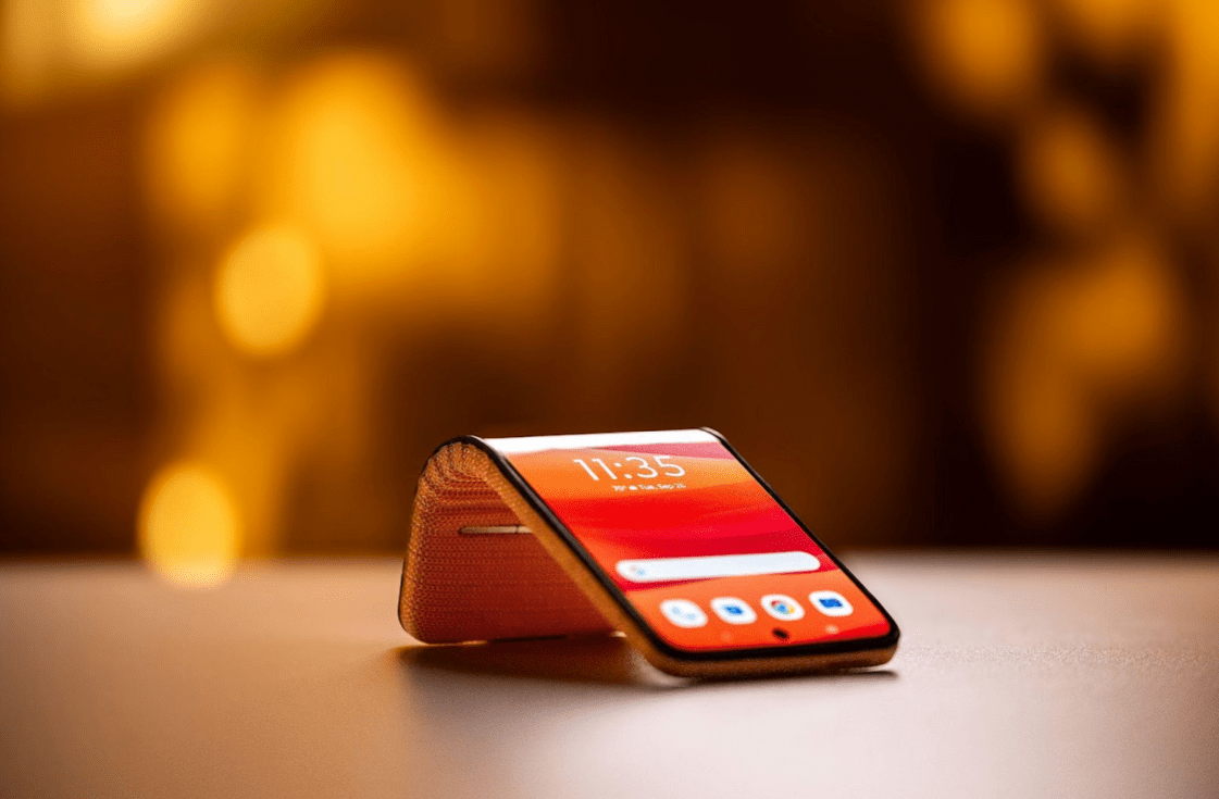 Motorola: arriva il concept di smartphone con display adattivo