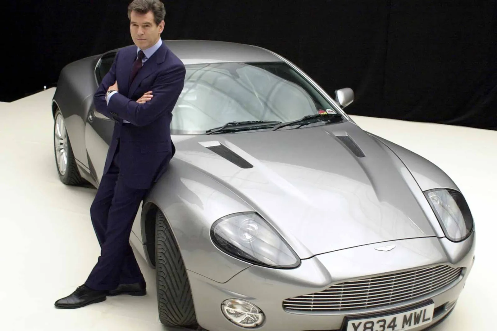 Aston Martin V12: la morte può attendere!