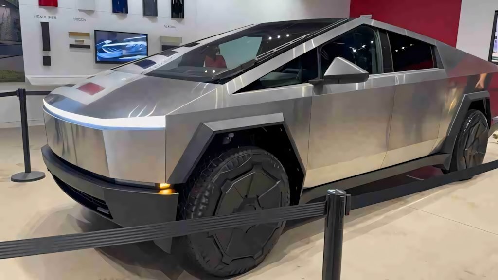 Tesla Cybertruck: finalmente in concessionaria!