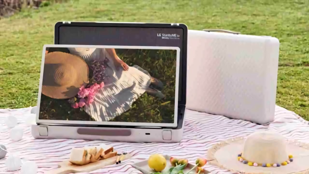 LG StanbyMe Go, il nuovo smart display portatile arriva in Italia