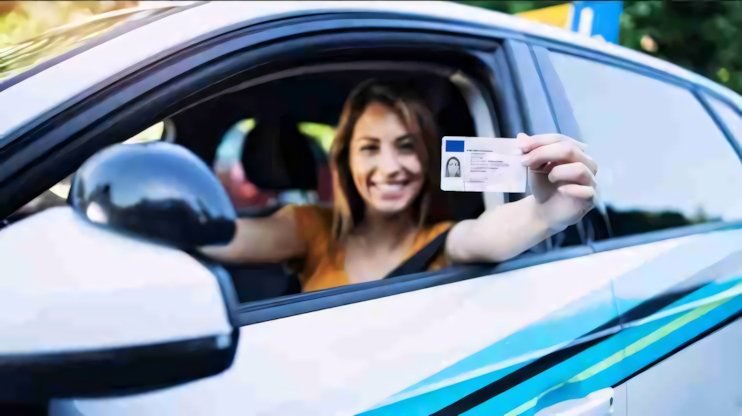 I documenti obbligatori da avere in auto: ecco quali sono nel 2024