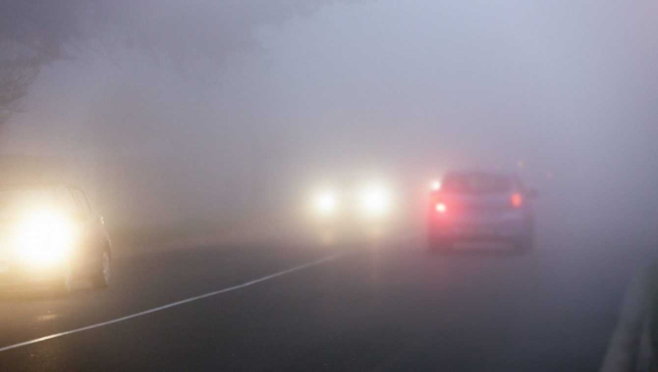 Come guidare con la nebbia: trucchi e consigli