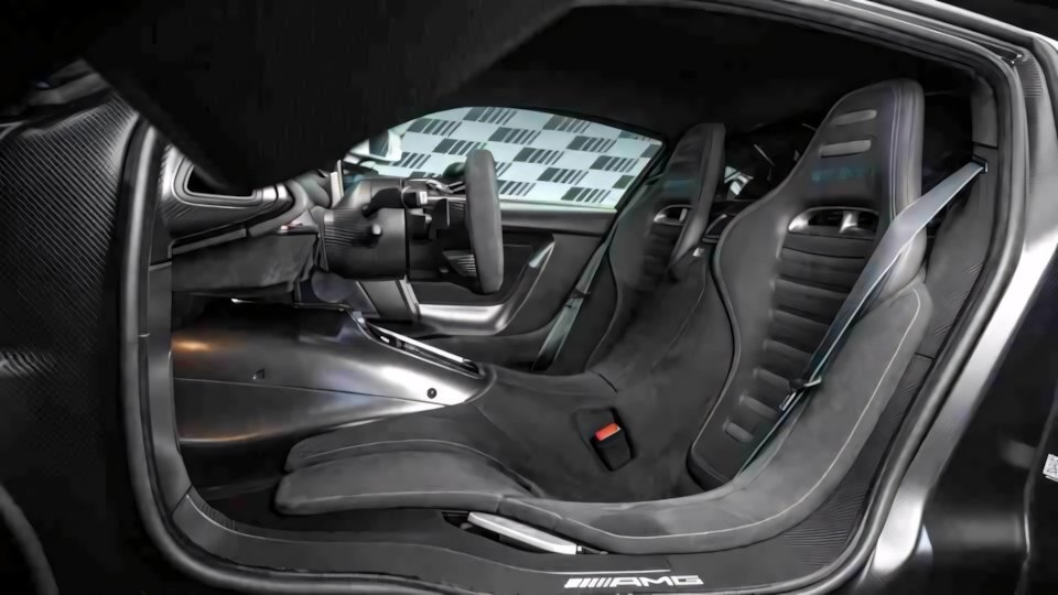 Ecco la Mercedes-AMG One: L'Hypercar da Record