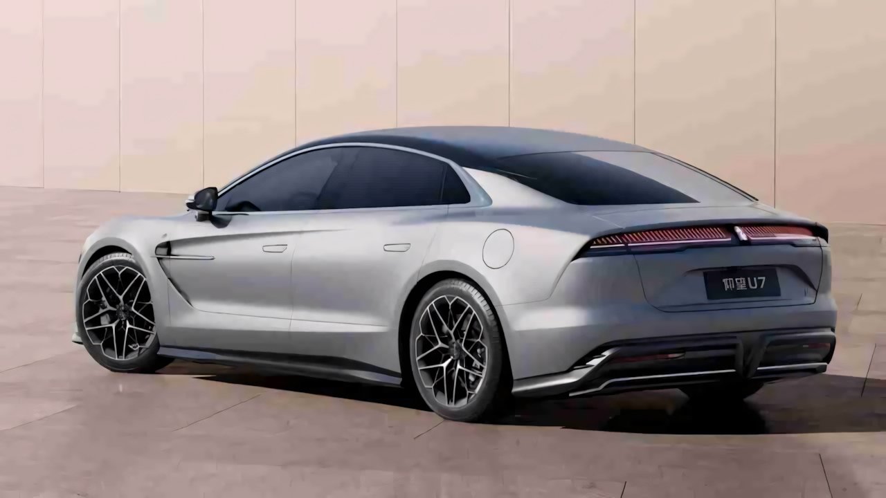 Yangwang U7 elettrica: il prezzo della superberlina di Byd