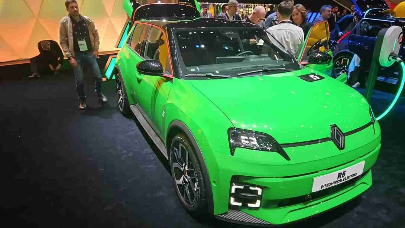 Nuova Renault 5: prezzi e motori della nuova Full Electric presentata a Ginevra