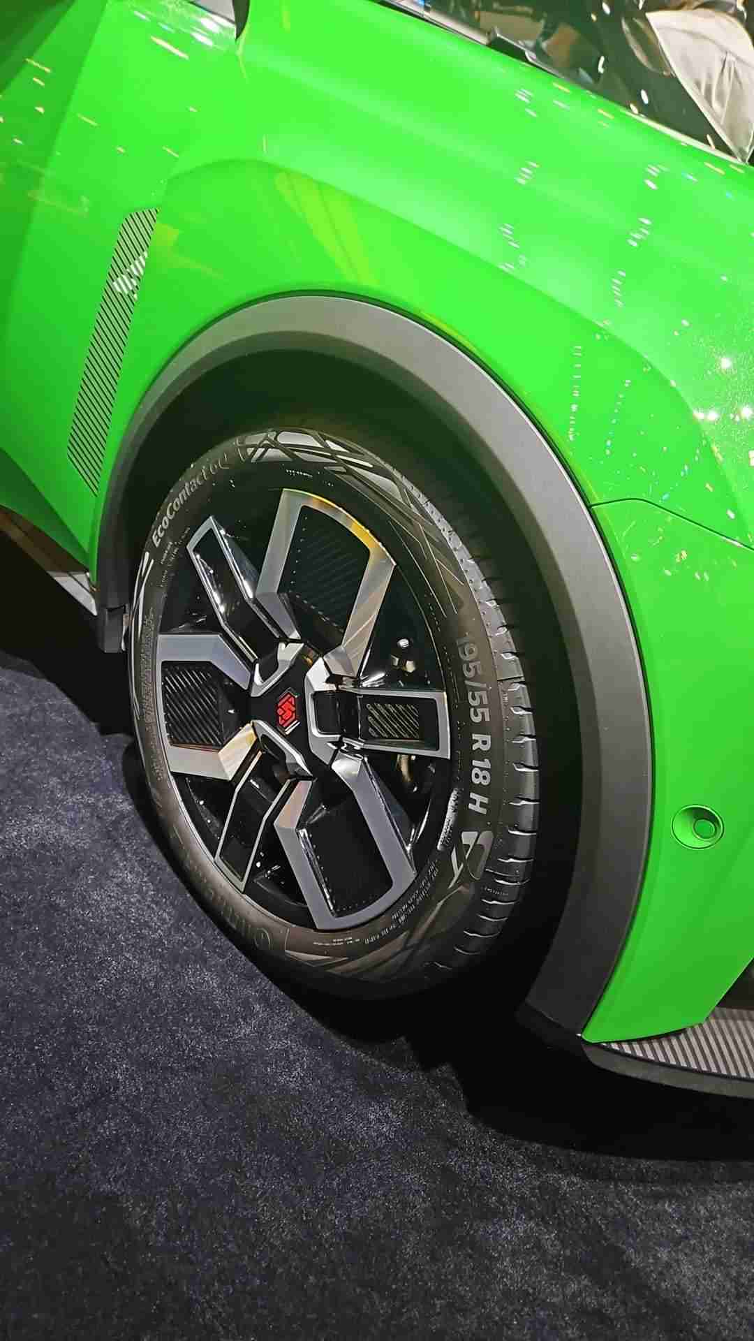 Nuova Renault 5: prezzi e motori della nuova Full Electric presentata a Ginevra