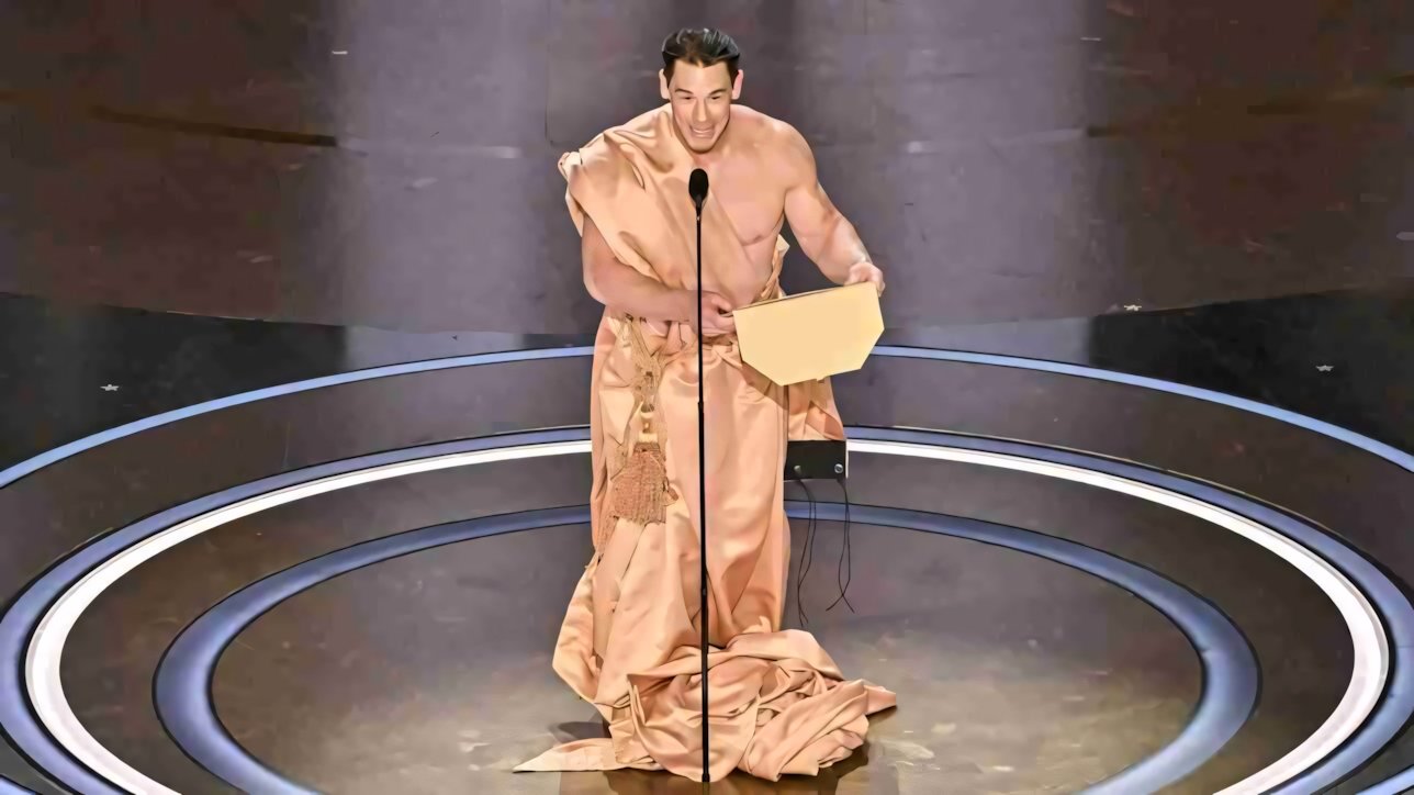 Oscar 2024 John Cena nudo sul palco per i migliori costumi