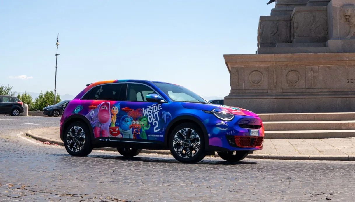 Fiat 600 Hybrid e la partnership con Disney per l'uscita di Inside Out 2