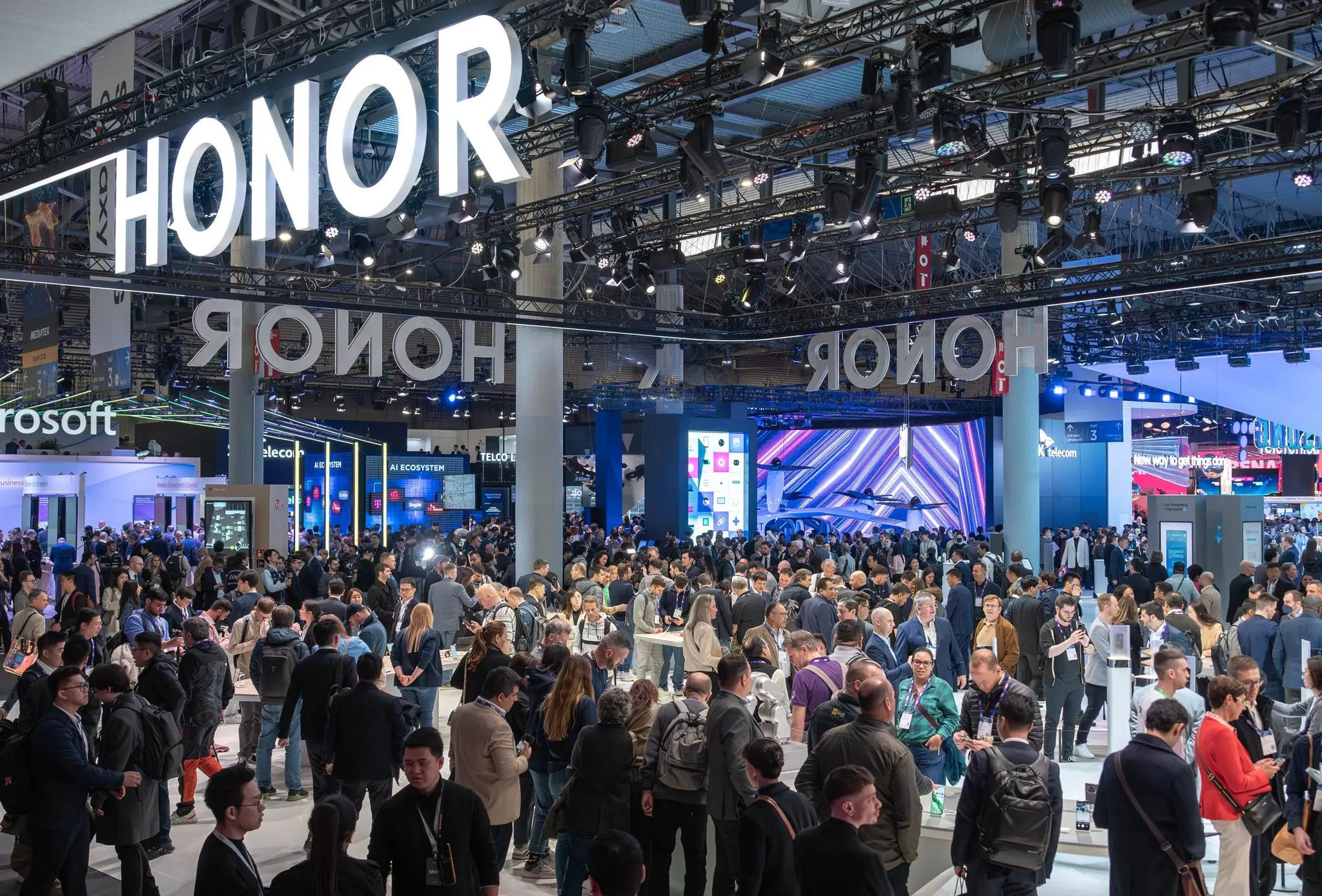 HONOR rivoluziona l'IA on-device al MWC 2024 di Shanghai