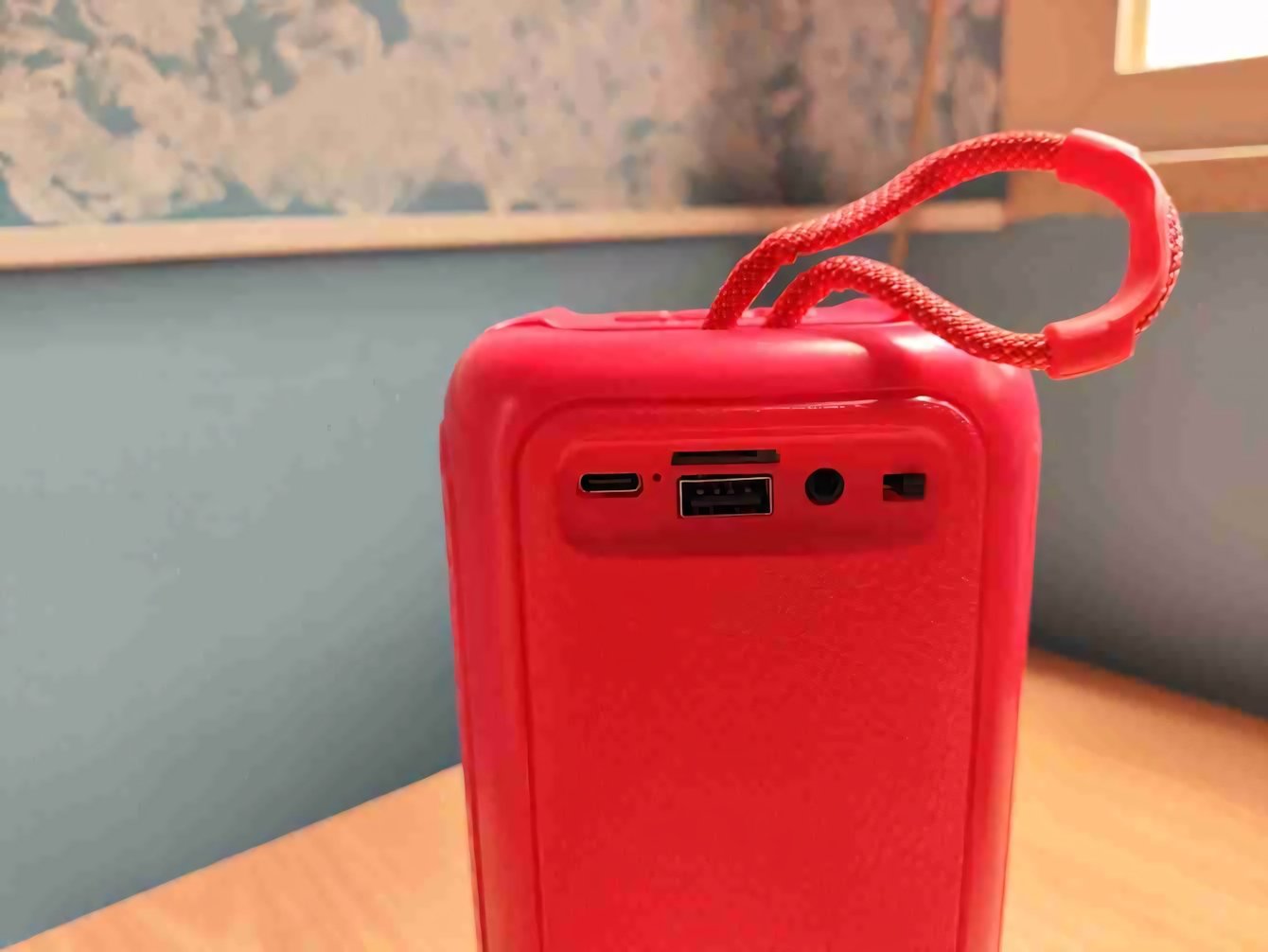 Recensione SBS Miami 6W, lo speaker alla moda ed impermeabile ideale per la spiaggia
