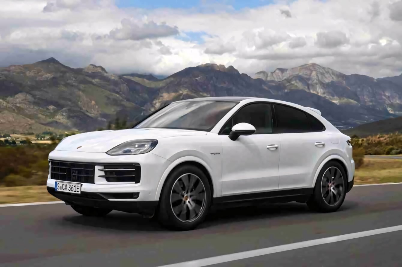 Porsche Cayenne: in arrivo versioni elettriche, ibride e a combustione interna