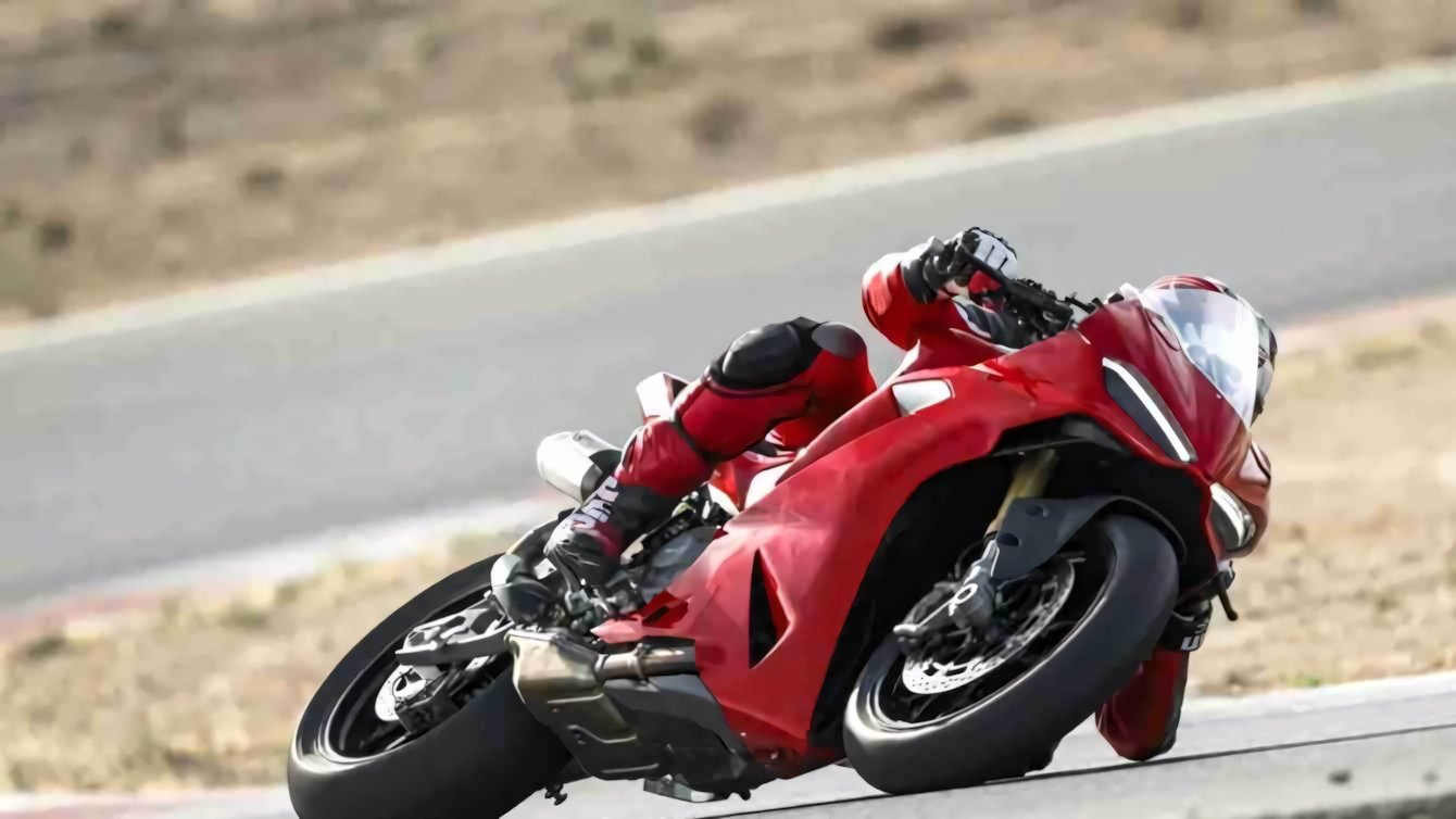 Ducati Panigale V2 e Streetfighter V2: novità e prestazioni da EICMA 2024