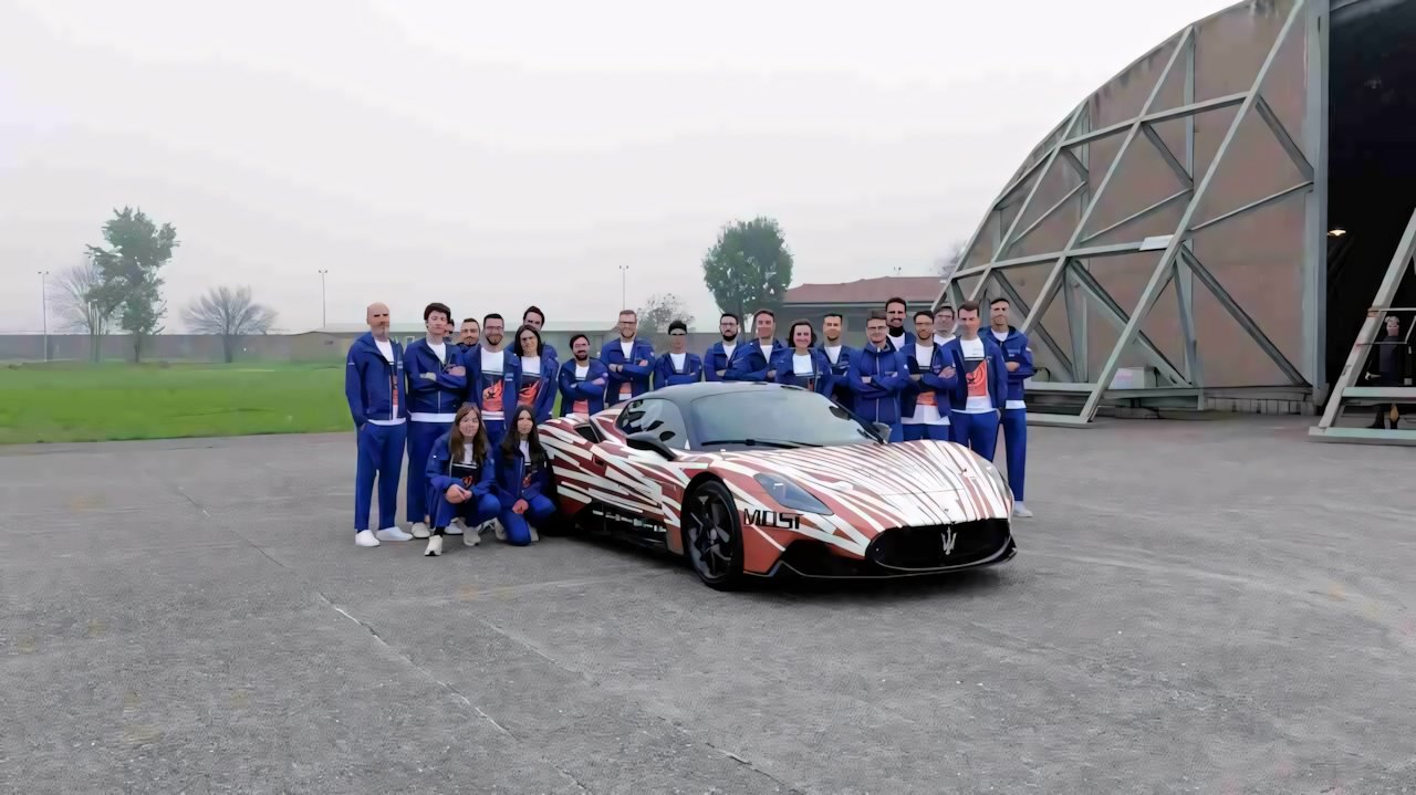 Maserati MC20: record mondiale con guida autonoma