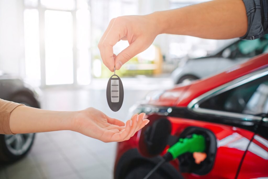 Incentivi auto 2025: da domani tornano i bonus fino a 11.000€