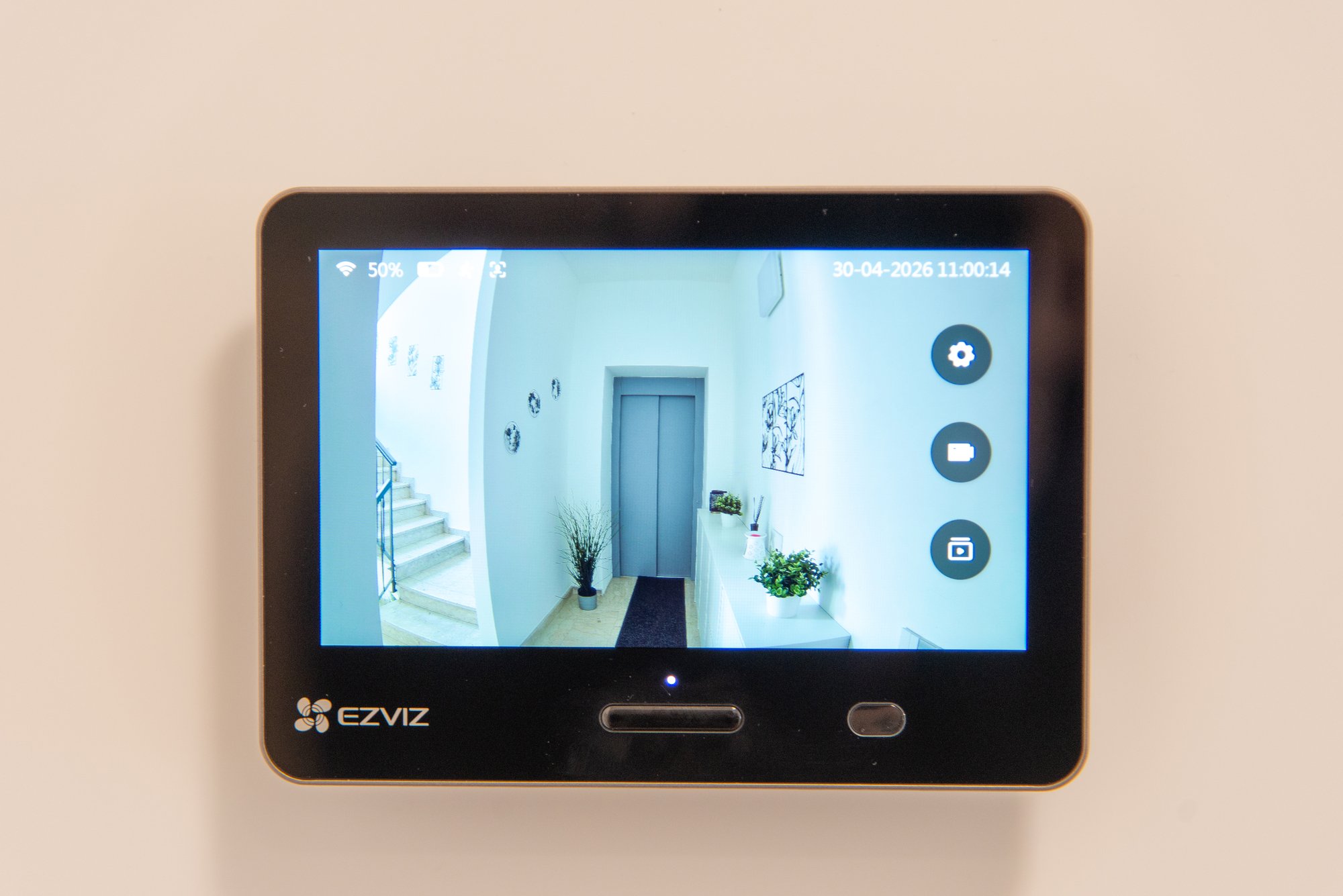 EZVIZ presenta EP4, il primo spioncino smart 4K con riconoscimento facciale
