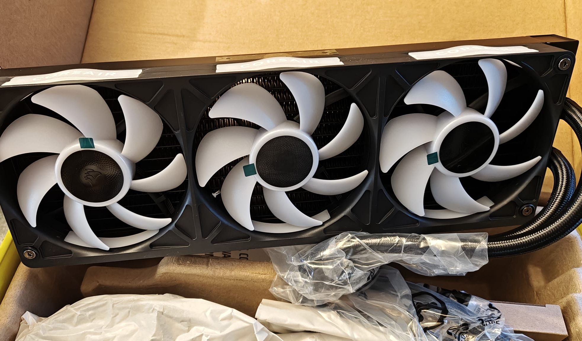 Recensione Corsair TITAN II 360 RX RGB: più silenzioso, più ordinato e più maturo