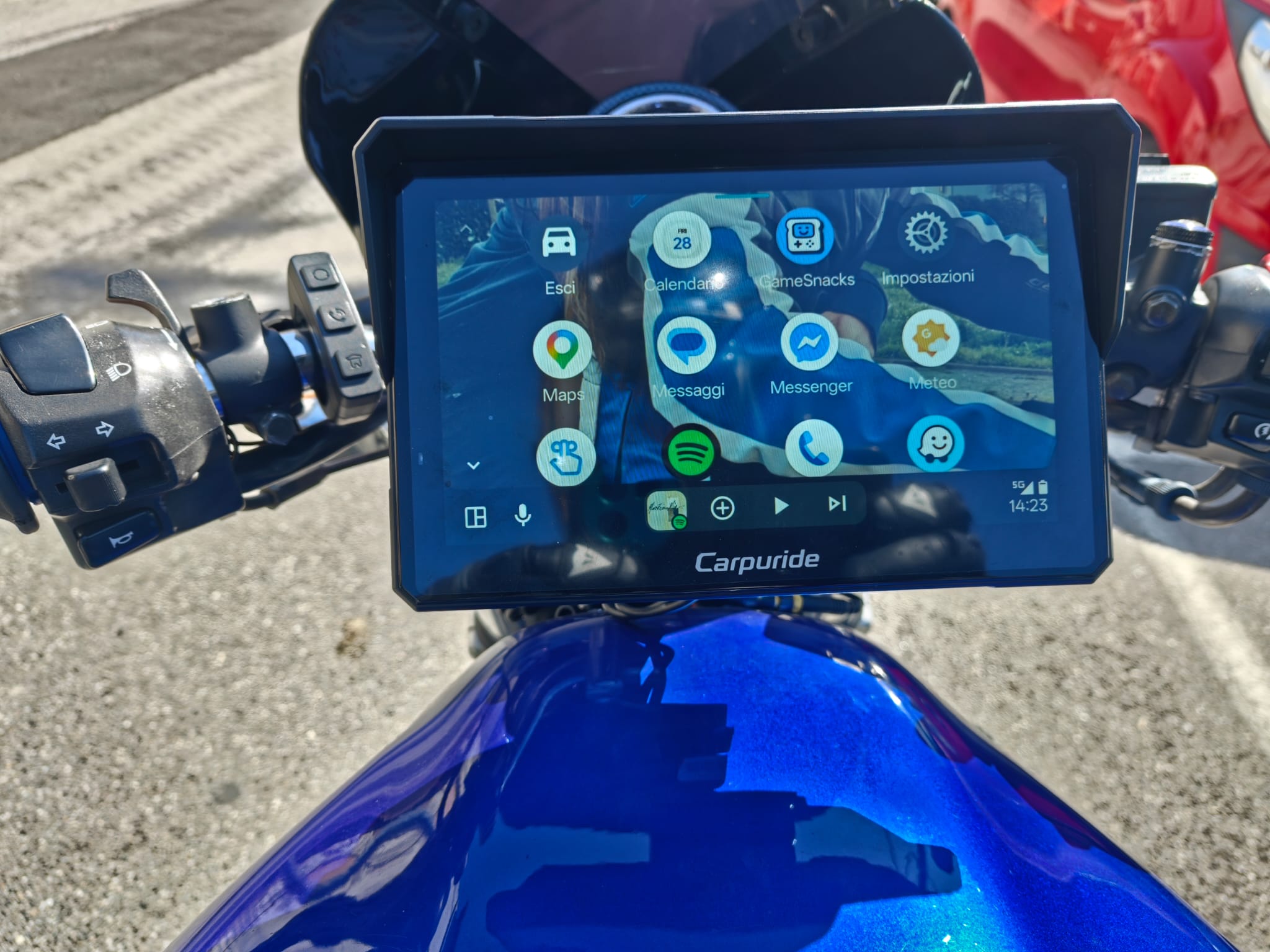 Recensione Carpuride 702RS Pro+TPMS: Android Auto, radar e pressione gomme direttamente sulla moto