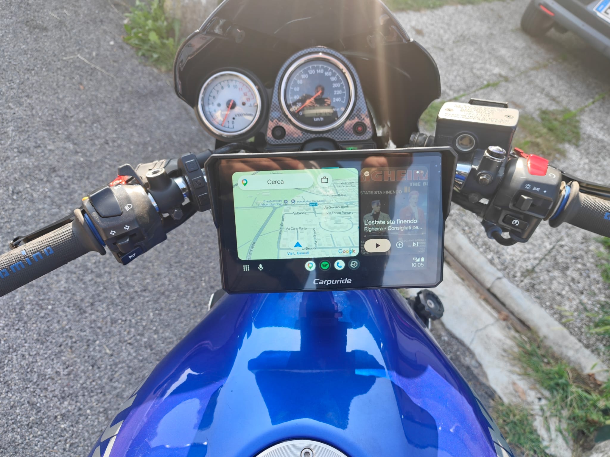 Recensione Carpuride 702RS Pro+TPMS: Android Auto, radar e pressione gomme direttamente sulla moto