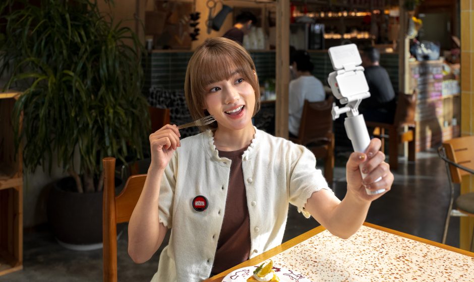 Insta360 presenta il nuovo microfono wireless con display E-Ink Mic