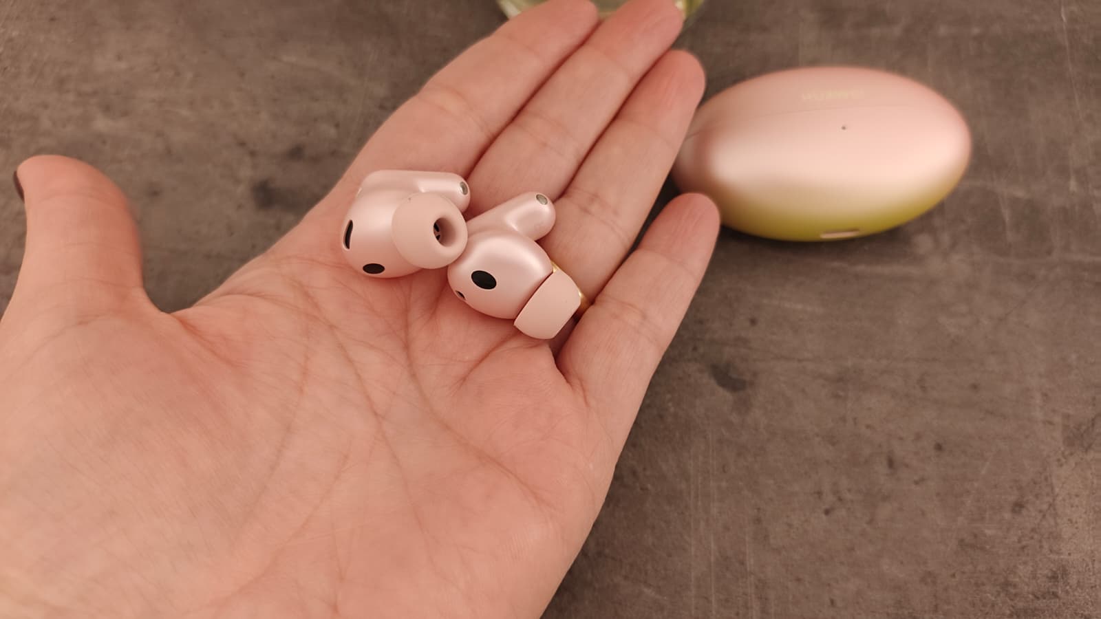Recensione HUAWEI FreeBuds Neo: leggere, complete e molto più ambiziose di quanto sembrino